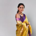 Mrunmayee Deshpande Instagram - Outfit: @paithanis.by.mrugakirloskar Styled by : @nehachaudhary_ Jewellery: @snehsaaj Makeup: @sujatakadam_ Hairstyle: @snehakelkar906 Pic: @sarrikaaaaaa #saree #sareelove #traditional #festival #saregamapa #yellow