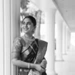 Mrunmayee Deshpande Instagram - नजाकत @mrunmayeedeshpande ❤️ . . . #saree #traditional #india #ethnicwear #indianwedding #beautiful #indiansaree #blue #mrunmayeedeshpande #marathi #beauty #smile #weddings #weddingseason #marathiwedding #pune #mumbai #bollywood #sareelove