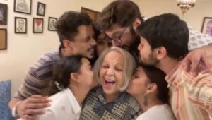 Mukta Barve Instagram - You are super cute Rohini tai. Love you a lot. 
तुमच्या एनर्जी आणि उत्साहाला सलाम. खूपसारं प्रेम happy birthday dear @rohinihattangady 
🧡🧡🧡💙💙💙💚💚❤️❤️❤️🤍🤍🤍