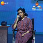 Mukta Barve Instagram - चार चौघी'च्या housefull प्रयोगात मुक्ताच्या भावनिक अभिनयाने 'झी नाट्य गौरव'च्या पुरस्कार सोहळ्यात आणली भावनांची लाट. झी नाट्य गौरव' पुरस्कार, 9 एप्रिल, संध्याकाळी 7 वाजता फक्त झी मराठी वर #ZeeMarathi #MeMarathiZeeMarathi #ZNGP2023 #ZGP #ZNGP #ZeeNatyaGaurav #ZeeNatyaGaurav2023 #TicketEkPrayogAnek #CharChaughi #Natak