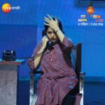 Mukta Barve Instagram - चार चौघी'च्या housefull प्रयोगात मुक्ताच्या भावनिक अभिनयाने 'झी नाट्य गौरव'च्या पुरस्कार सोहळ्यात आणली भावनांची लाट. झी नाट्य गौरव' पुरस्कार, 9 एप्रिल, संध्याकाळी 7 वाजता फक्त झी मराठी वर #ZeeMarathi #MeMarathiZeeMarathi #ZNGP2023 #ZGP #ZNGP #ZeeNatyaGaurav #ZeeNatyaGaurav2023 #TicketEkPrayogAnek #CharChaughi #Natak