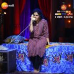 Mukta Barve Instagram - चार चौघी'च्या housefull प्रयोगात मुक्ताच्या भावनिक अभिनयाने 'झी नाट्य गौरव'च्या पुरस्कार सोहळ्यात आणली भावनांची लाट. झी नाट्य गौरव' पुरस्कार, 9 एप्रिल, संध्याकाळी 7 वाजता फक्त झी मराठी वर #ZeeMarathi #MeMarathiZeeMarathi #ZNGP2023 #ZGP #ZNGP #ZeeNatyaGaurav #ZeeNatyaGaurav2023 #TicketEkPrayogAnek #CharChaughi #Natak