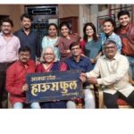 Mukta Barve Instagram - चारचौघी १०० वा प्रयोग! 🙂 ♥️♥️♥️♥️ Bal Gandharva Ranga Mandir