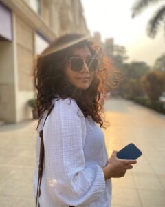 Mukta Barve Instagram - अश्या फोटोला sun kissed अशी caption द्यायची असते. एवढंच मला माहित आहे. तर Sunkissed 🤭😉 

#sunkissed #summer #love #photography #sun #instagood #sunshine #beauty #sunset #nature #summervibes #photooftheday #beach #beautiful #instagram #fashion #travel #model #instadaily #happy #smile #tan #sunnyday #selfie #ootd #explore #makeup #good-vibes