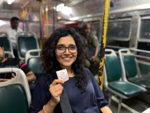 Mukta Barve Instagram - When there is no rickshaw, no taxi, ‘BEST’ is the best! 🤟🏼❤️❤️🤍🤍 
#mumbai #mumbaimerijaan #BEST #mumbaibestbuses #publictransport #ilovemumbai #BESTmumbai