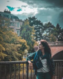 Mukta Barve Instagram - #13
London series by @sidchandekar 
#london #shoot #movie #marathimovie #muktabarve #vacation #travel #romanbath #weather #beautifulweather #shotoniphone