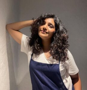 Mukta Barve Instagram - Hello June 🦋🧡🤍❤️💙💚

#june #welcomejune #1st #muktabarve #happyme #theatre #actor #lovemaharashtra #मराठी #मराठीनाटक