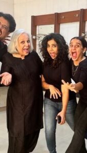 Mukta Barve Instagram - चारचौघी  १५० ❤️🧡🤍💚💙