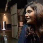Mukta Barve Instagram - माझी आवडती जागा ❤️❤️❤️❤️❤️ बॅकस्टेज - आंधार आणि उजेडाच्या मधली जागा #theatre #worldtheatreday #happyspace #cozyspace #myspace #natak #marathinatak #muktabarve #beyondmuktabarve