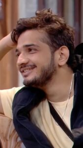 Munawar Faruqui Instagram - Dekhiye #BiggBoss17, Mon-Fri 10PM & Sat-Sun 9PM sirf #Colors aur @officialjiocinema par.

#munawarfaruqui #bigboss #bb17 #munawarkijanta #munawarkewarrior #salmaankhan #dongritohearts #karlenge #MunawarIsTheBoss