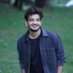 Munawar Faruqui Instagram - Kuch rasta likh dega Kuch mai likh dunga Tum likhte jao mushkil Mai manzil likh dunga.. #munawarfaruqui Mkjw❤️ #karlenge