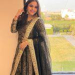 Muskan Bamne Instagram - 🫶 📸 @raj_bamne Styled: @_heena1396 Outfit: @s.a_fashion_house Earrings: @ziba_store19 #chachukachuha
