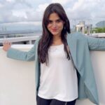 Naina Ganguly Instagram - Oh khudaya tez hawa tera naam le jaaye…. O Sajna Ve ❤️🌸 . . . . . . . . . . . . . . . . #sajnave #réel #reelsinstagram #reelsvideo #reelsindia #reelitfeelit #reels #reelkarofeelkaro #trending #trendingreels #bollywood #bollywoodsongs #actors #actorslife #nainaganguly