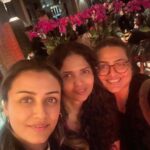 Namrata Shirodkar Instagram - "Good food, great laughs, and the best company! 🍽️🎉 Grateful for fun-filled dinners . #FoodieGang #GoodTimes #DinnerLaughs" Mayfair London