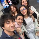 Namrata Shirodkar Instagram - Day off ♥️♥️♥️#family #friends #london Knightsbridge