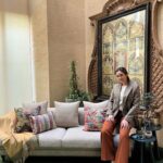 Namrata Shirodkar Instagram - A glimpse of a luxurious transformation to my living room with furniture and accents selected from the newly launched Sarita Handa store in Banjara Hills, Hyderabad. . . @saritahanda . . . @pr.richagupta