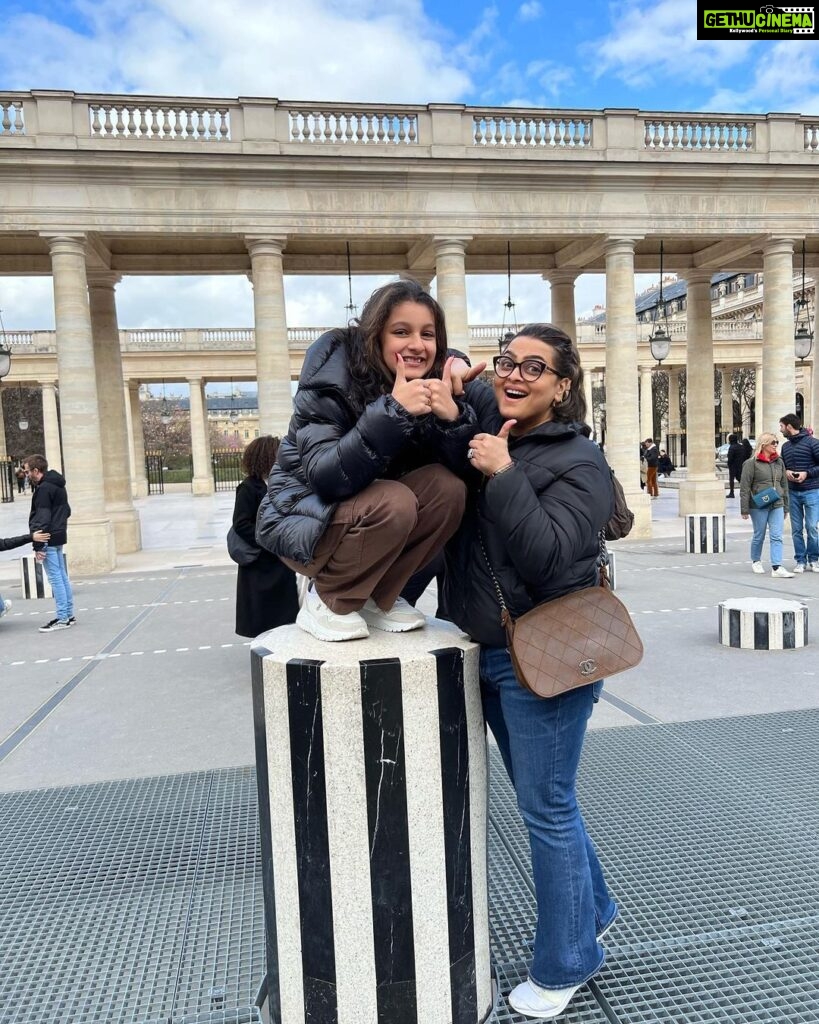 Namrata Shirodkar Instagram - Loving the do nothing vibe in leisurely paris .. ♥️♥️♥️.. some time out with the girl gang ♥️♥️making memories 😍😍😍 Jardin du Palais-Royal