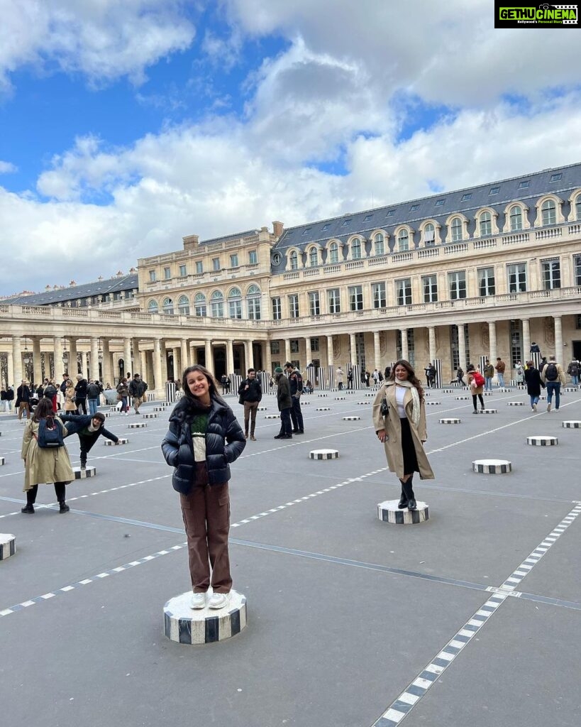 Namrata Shirodkar Instagram - Loving the do nothing vibe in leisurely paris .. ♥️♥️♥️.. some time out with the girl gang ♥️♥️making memories 😍😍😍 Jardin du Palais-Royal