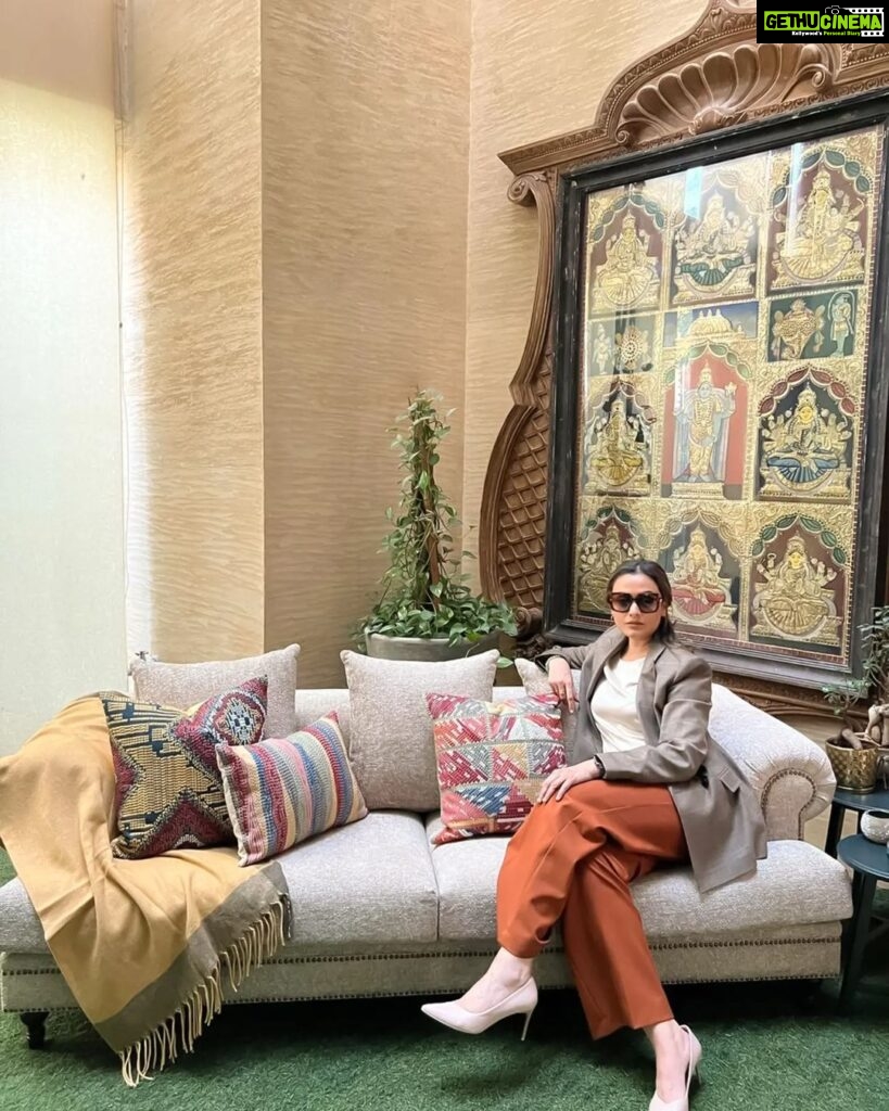 Namrata Shirodkar Instagram - A glimpse of a luxurious transformation to my living room with furniture and accents selected from the newly launched Sarita Handa store in Banjara Hills, Hyderabad. . . @saritahanda . . . @pr.richagupta