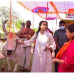 Namrata Shirodkar Instagram - Temple visit... A day for prayers, blessings and gratitude 🙏🙏Vattem... A place of calm, serenity and powerful energies which surround us and most importantly the presence of God energy 🙏🙏The warm hospitality & the beauty of Vattem village and its people made me feel at home and at peace! ❤️ Spending time at the Gaushala was such a calming experience...Thank you #DevenderReddy garu for inviting me and allowing me to experience this beautiful place!