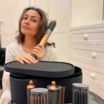 Namrata Shirodkar Instagram - In love with @dyson_india's all-new Airwrap.. a big upgrade from the original! Comes with increased control and re-engineered attachments that make styling easy and fun! Now you don't have to switch barrels to curl your hair in both directions. The Flyaway attachment & the re-engineered multi-styler brushes come with enhanced Coanda airflow to curl, shape and hide flyaways! #DysonIndia #DysonHair #Gifted