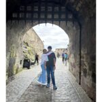 Namrata Shirodkar Instagram - A journey through time!! Exploring #EdinburghCastle... and its intricate architecture!! #Scotland 🏴󠁧󠁢󠁳󠁣󠁴󠁿🏰 @urstrulymahesh @gautamghattamaneni @sitaraghattamaneni Edinburgh Castle Scotland