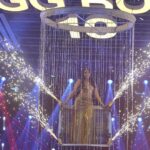 Namratha Gowda Instagram - Snippets from the Grand Premiere of Bigg Boss season 10!! ಗ್ರ್ಯಾಂಡ್ ಪ್ರೀಮಿಯರ್‌ನ ತುಣುಕುಗಳು!! @colorskannadaofficial @officialjiocinema #namratha #namrathagowda #fans #bbk10 #1stcontestant #muchlove #trending #IndianActress #instafam #relentkreationz