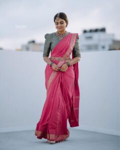 Namratha Gowda Instagram - Endless love for Mysore silk sarees. 🙈
Makeup and hair: @ck_studios26 
@makeupby_tejashwini 
Jewellry: @thespatika 
PC: @umesh__photography___