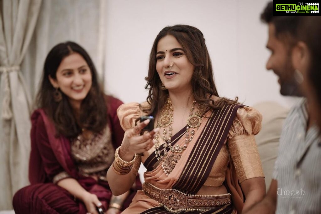 Namratha Gowda Instagram - All smiles. 😊 Makeup and hair: @makeoversbyamitha_lekha Jewellry: @gajraj_jewellers PC: @umesh__photography___