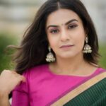 Namratha Gowda Instagram - ಜಾತ್ರೆಲೂ, ಸಂತೇಲೂ, ನೀ ಕೈಯ್ಯ ಬಿಡದಿರು. ಆಗಾಗ ಕಣ್ಣಲ್ಲಿ, ಸಂದೇಶ ಕೊಡುತಿರು. PC: @umesh__photography___ Makeup and hair: @makeoversbyamitha_lekha Blouse: @likitha_suresh_ Jewellry: @thespatika