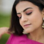 Namratha Gowda Instagram - ಜಾತ್ರೆಲೂ, ಸಂತೇಲೂ, ನೀ ಕೈಯ್ಯ ಬಿಡದಿರು. ಆಗಾಗ ಕಣ್ಣಲ್ಲಿ, ಸಂದೇಶ ಕೊಡುತಿರು. PC: @umesh__photography___ Makeup and hair: @makeoversbyamitha_lekha Blouse: @likitha_suresh_ Jewellry: @thespatika