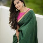 Namratha Gowda Instagram - ಸಂಜೆ ತಂಗಾಳಿ ತಂಪಾಗಿ ಬೀಸಿ, ಹೂವ ಕಂಪನ್ನು ಹಾದಿಗೆ ಹಾಸಿ, ತಂದಿದೆ ಹಿತವ ನಮಗಾಗಿ. PC: @umesh__photography___ Makeup and hair: @makeoversbyamitha_lekha Blouse: @likitha_suresh_ Jewellry: @thespatika
