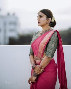 Namratha Gowda Instagram - Endless love for Mysore silk sarees. 🙈
Makeup and hair: @ck_studios26 
@makeupby_tejashwini 
Jewellry: @thespatika 
PC: @umesh__photography___