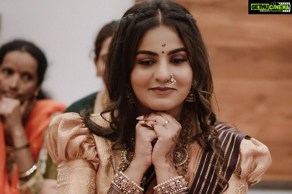 Namratha Gowda Instagram - All smiles. 😊 Makeup and hair: @makeoversbyamitha_lekha Jewellry: @gajraj_jewellers PC: @umesh__photography___