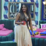 Namratha Gowda Instagram - You never want weekends to end!! @colorskannadaofficial @officialjiocinema Assisted by: @likitha_suresh_ Outfit:@rithithedesignstudio #bbk10 #biggboss #season10 #colorskannada #jiocinema #namarathagowda #kicchasudeep #relentkreationz