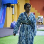 Namratha Gowda Instagram – Life is an act of balancing between sophisticated situations and trivial activities! Pls Vote & save her from this week’s eviction 🥰 

@colorskannadaofficial @officialjiocinema 

Assisted by: @likitha_suresh_ 
Wardrobe Courtesy: @asanka_thedesignhouse
@rakshitha__gowda

#bbk10 #biggboss #season10 #namrathagowda #jiocinema #relentkreationz