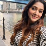 Natasha Doshi Instagram - Been a while since a 🤳🏻 cropped up on the gram ☺️ #FeelingCute definitely #NotDeleting 👀 . . . . #theactressdiary #natashadoshi #londondiaries #takemeback #allsmiles #photooftheday #photogram #shamelessselefie #happygirlsaretheprettiest #london