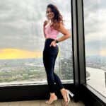 Natasha Doshi Instagram – The sky, under which I walk 🌇🧡
What a view! 😍
#grateful #skyporn #thatviewtho #theactressdiary #natashadoshi #london #londonlife #sunset #allsmiles #happygirlsaretheprettiest #happyheart #saturdaymood London, United Kingdom