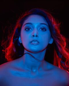 Natasha Doshi Instagram - She had galaxies in her eyes, a Universe in her mind 🌌♾
📸 - @kurushthakurphotography 
Studio - @backstage_mumbai 
MUA & hair - @chaurasiapooja.mua 
#sundaymood #theactressdiary #natashadoshi #photogram #portraitphotography #prismphotography #eyes