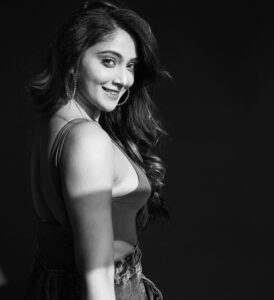 Natasha Doshi Instagram - Hi boo, I put a spell on you with my smile 👻
📸 - @janisagar 
.
.
.
.
#halloweenfeels #photoshoot #blackandwhitephotography #theactressdiary #natashadoshi #smile #photooftheday #halloweenmood #booo