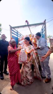 Navaneet Kaur Instagram - गरीब सामान्य मजदूरों, किसानों, खेत मजदूरों और आदिवासी परिवारों को दिवाली के अवसर पर किराणा (ग्रोसरी) का सामान का वितरण किया।🙏