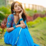Nayani Pavani Instagram - There's something about a humid, dusky evening that's kind of SEXY 🥶 Saree : @pari.designers_