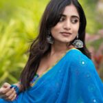 Nayani Pavani Instagram - There's something about a humid, dusky evening that's kind of SEXY 🥶 Saree : @pari.designers_