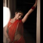 Nayani Pavani Instagram - Madi dachukunna, rahasyanni vethiketi ni choopunapedela.. Ni neeli kannulo, padi munakalestunna, na manasu theledela… Giligintha pedutunna, ni chilipi talapulatho yemo ela vegadam… Outfit : @pari.designers_ Shot : @mr_may_photography