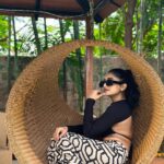 Nayani Pavani Instagram - Long sleeves and autumn leaves 🍁 Location: @sucasa.official