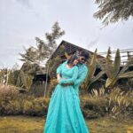 Nayani Pavani Instagram - I like things to be modern and still have a bit of tradition . “I believe in history.” Designed by @pari.designers_ Inframe : @nayani_pavani @anirudh_doli Location : @thefargohyd Loved shooting for this 🤍