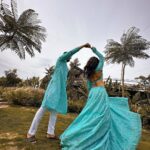 Nayani Pavani Instagram - I like things to be modern and still have a bit of tradition . “I believe in history.” Designed by @pari.designers_ Inframe : @nayani_pavani @anirudh_doli Location : @thefargohyd Loved shooting for this 🤍