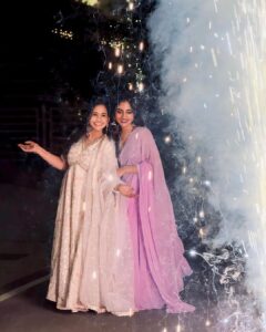 Nayani Pavani Instagram - Beautiful Diwali with Beautiful people ❤️🪔💥 
This diwali brings eveyone peace and success😇
My favorite @lasyamanjunath I love you 🫂

Outfit : @parisadesigners