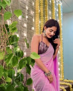 Nayani Pavani Instagram - Beautiful Diwali with Beautiful people ❤️🪔💥 
This diwali brings eveyone peace and success😇
My favorite @lasyamanjunath I love you 🫂

Outfit : @parisadesigners