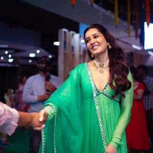 Neeraja Kona Instagram - The beauty 😍 @raashiikhanna 

This one is going to steal your hearts with her strength that comes out of delicacy ( yes … mana movie lo 🥹)… Raashii ma your the glue to this one … love you!

#TelusuKada